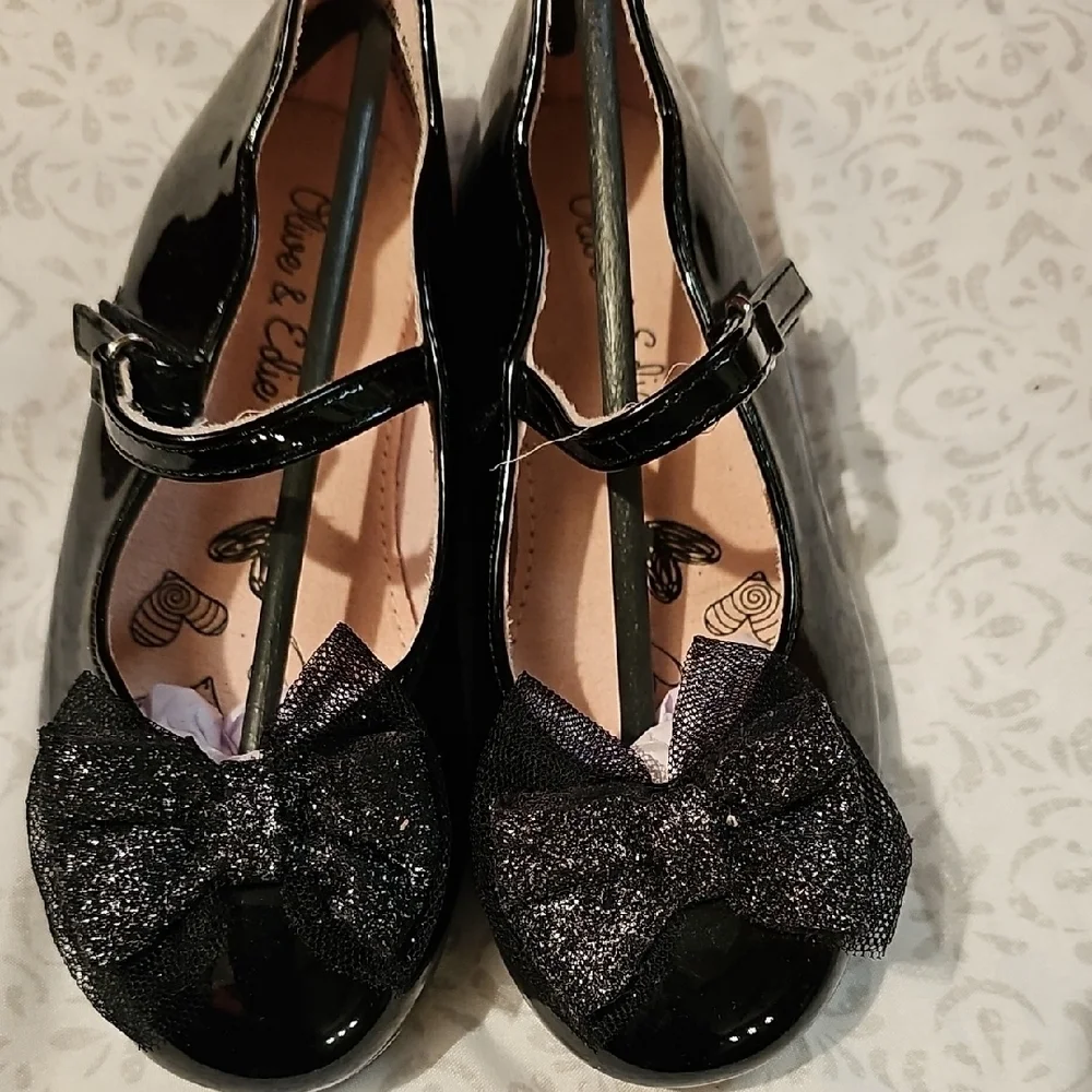 Olive & Edie Black Kids Shoes with Bow Size 10